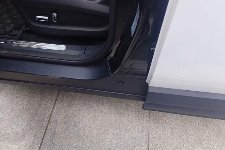 Used iCAR 03 2024 501km Range Two-Wheel Drive Long-Range Smart Trend Edition Left Side Sill