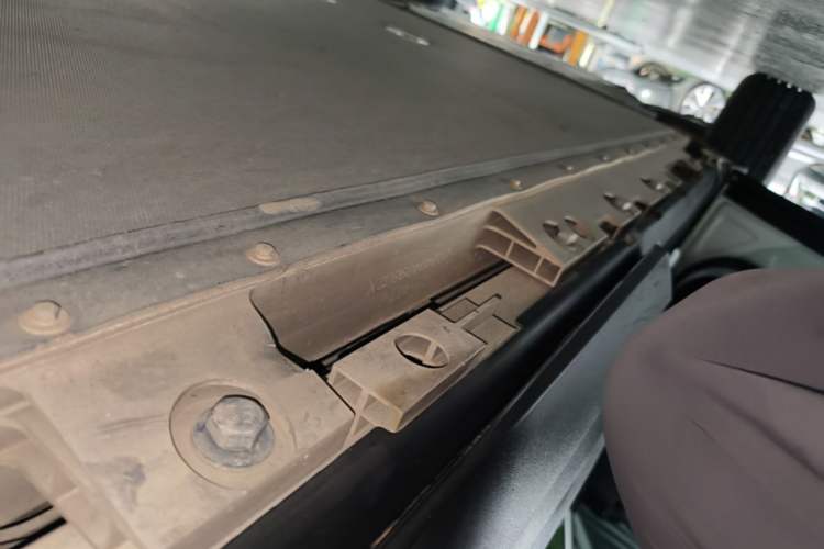 Used iCAR 03 2024 401km Two-Wheel Drive Standard Advanced Version Left Side Sill