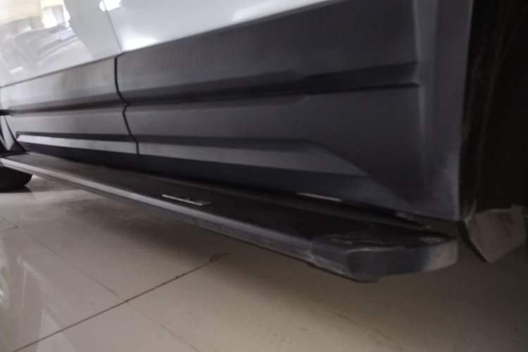 Used iCAR 03 2024 401km Two-Wheel Drive Standard Advanced Version Left Side Sill