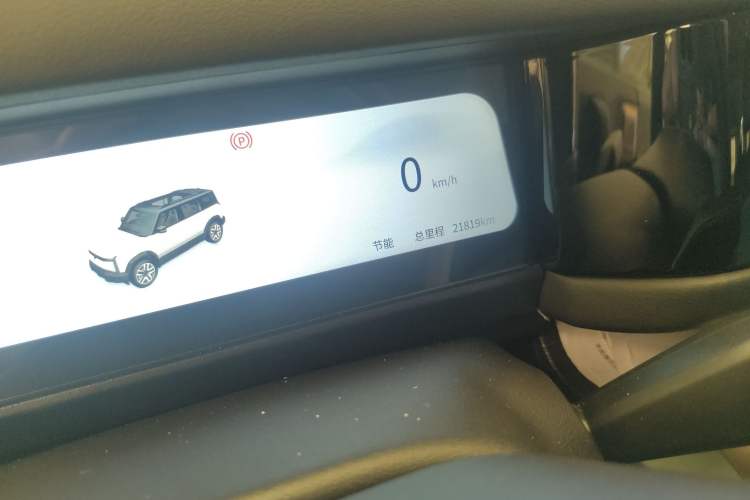 Used iCAR 03 2024 472km Four-Wheel Drive Long-Range Version Odometer Close Up