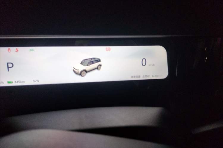 Used iCAR 03 2024 472km Four-Wheel Drive Long-Range Version Odometer Close Up