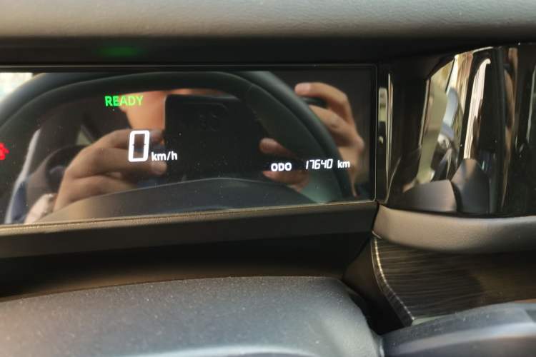 Used iCAR 03 2024 401km Two-Wheel Drive Standard Advanced Version Odometer Close Up