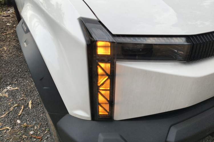 Used iCAR 03 2024 501km Two-Wheel Drive Long-Range Version Right Front Headlight