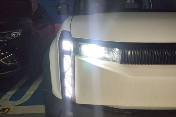 Used iCAR 03 2024 472km Four-Wheel Drive Long-Range Version Right Front Headlight