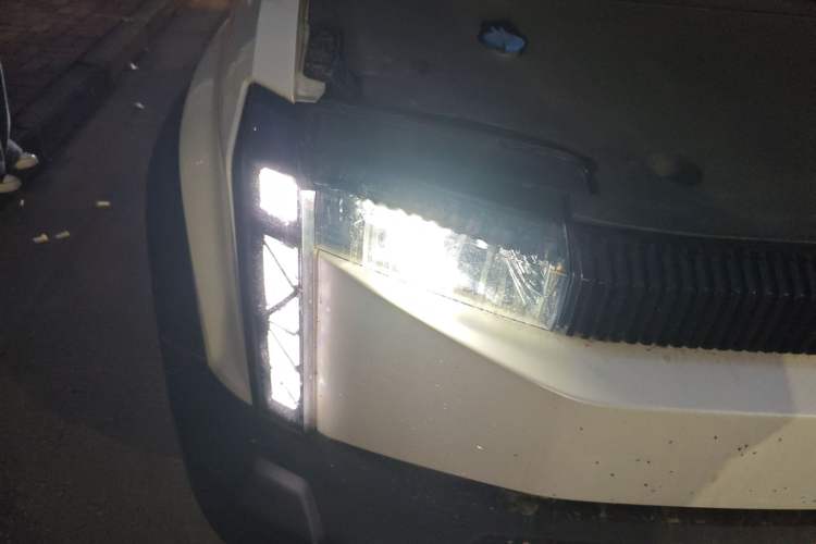Used iCAR 03 2024 472km Four-Wheel Drive Long-Range Smart Enjoyment Version Right Front Headlight