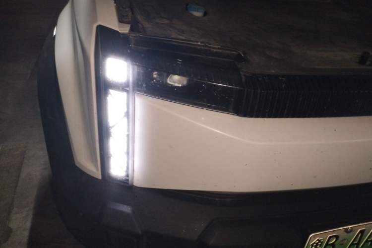 Used iCAR 03 2024 472km Four-Wheel Drive Long-Range Intelligent Advanced Version Right Front Headlight