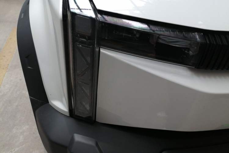 Used iCAR 03 2024 501km Four-wheel Drive Long-range Intelligent Driving Edition Right Front Headlight