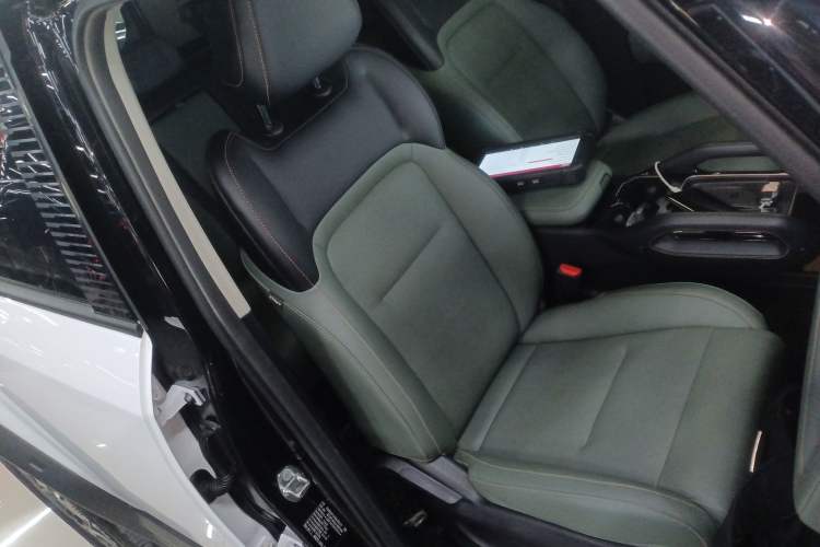 Used iCAR 03 2024 401km Two-Wheel Drive Standard Advanced Version Right Front Seat