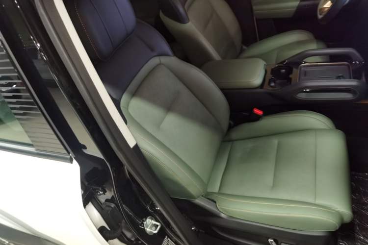 Used iCAR 03 2024 401km Range Two-Wheel Drive Standard Yuechao Version Right Front Seat
