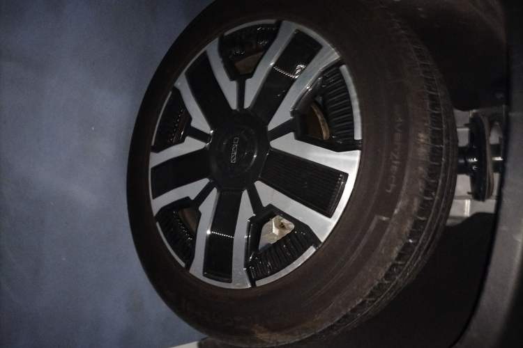 Used iCAR 03 2024 472km Four-Wheel Drive Long-Range Version Right Front Wheel Hub