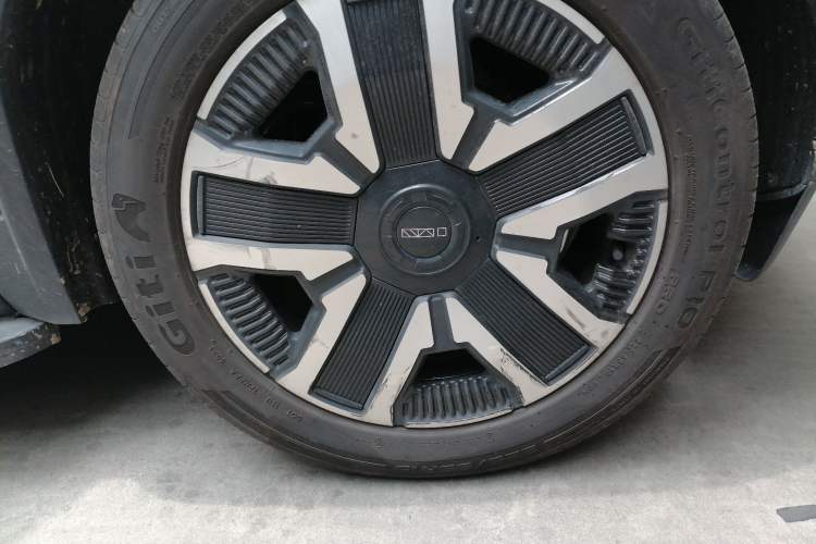 Used iCAR 03 2024 501km Four-wheel Drive Long-range Intelligent Driving Edition Right Front Wheel Hub