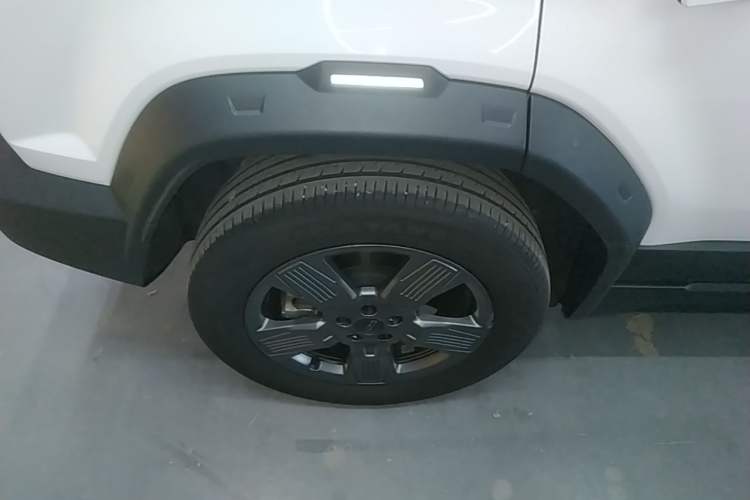 Used iCAR 03 2024 501km Two-Wheel Drive Long-Range Version Right Rear Wheel Hub