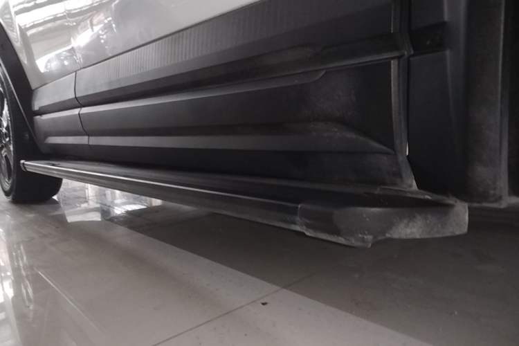 Used iCAR 03 2024 401km Two-Wheel Drive Standard Advanced Version Right Side Sill