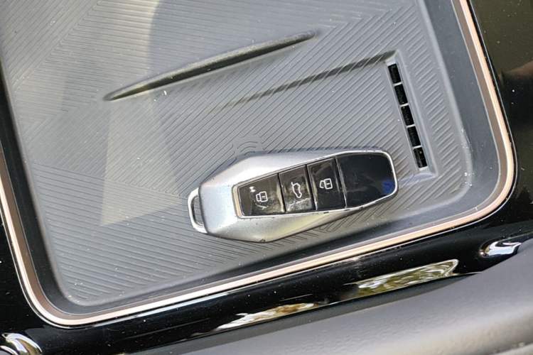Used iCAR 03 2024 501km Two-Wheel Drive Long-Range Version Vehicle Key