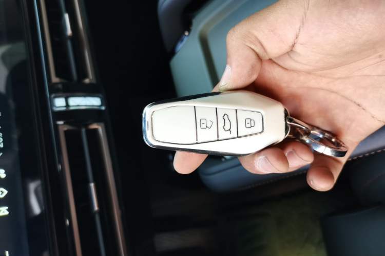 Used iCAR 03 2024 401km Two-Wheel Drive Standard Advanced Version Vehicle Key