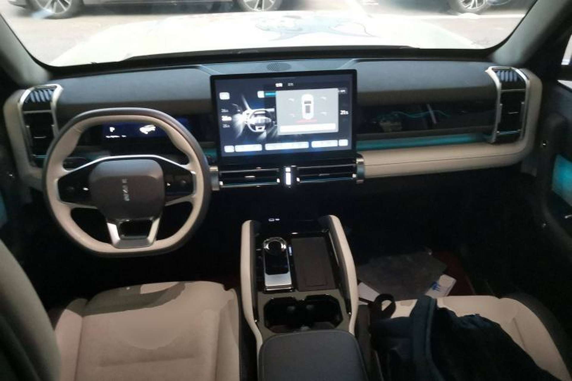 Used iCAR 03 2024 501km Four-wheel Drive Long-range Intelligent Driving Edition Center Console