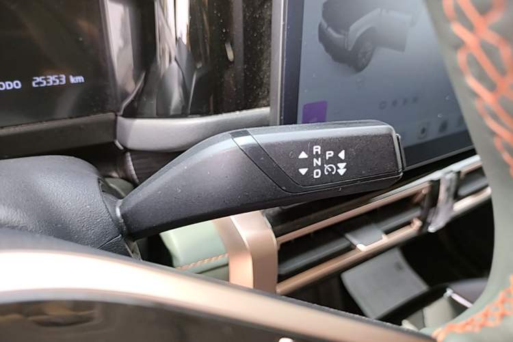Used iCAR 03 2024 401km Two-Wheel Drive Standard Advanced Version Gear Lever