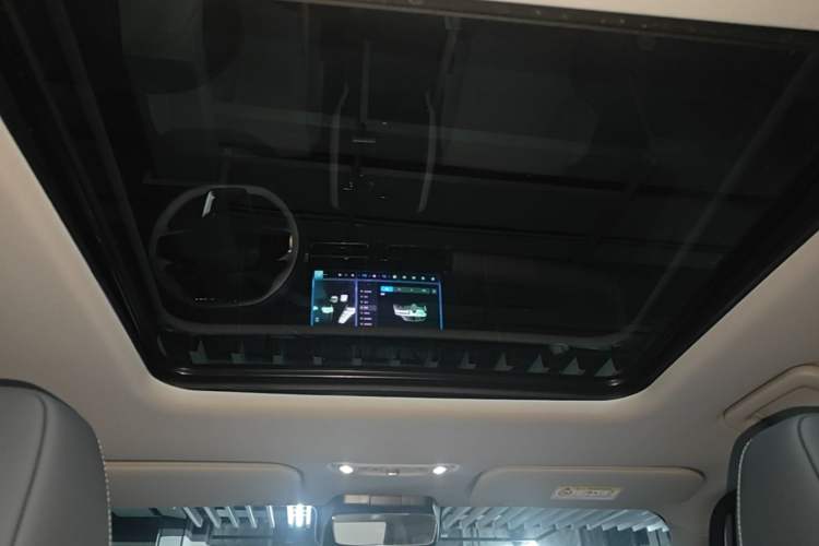 Used iCAR 03 2024 472km Four-Wheel Drive Long-Range Smart Enjoyment Version Headliner
