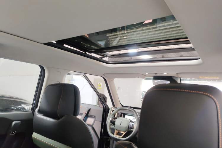Used iCAR 03 2024 472km Four-Wheel Drive Long-Range Intelligent Advanced Version Headliner