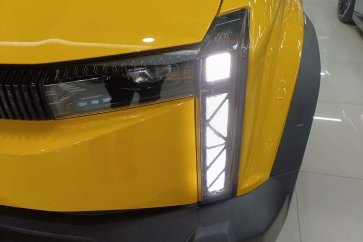 Used iCAR 03 2024 501km Two-Wheel Drive Long-Range Version Left Front Headlight
