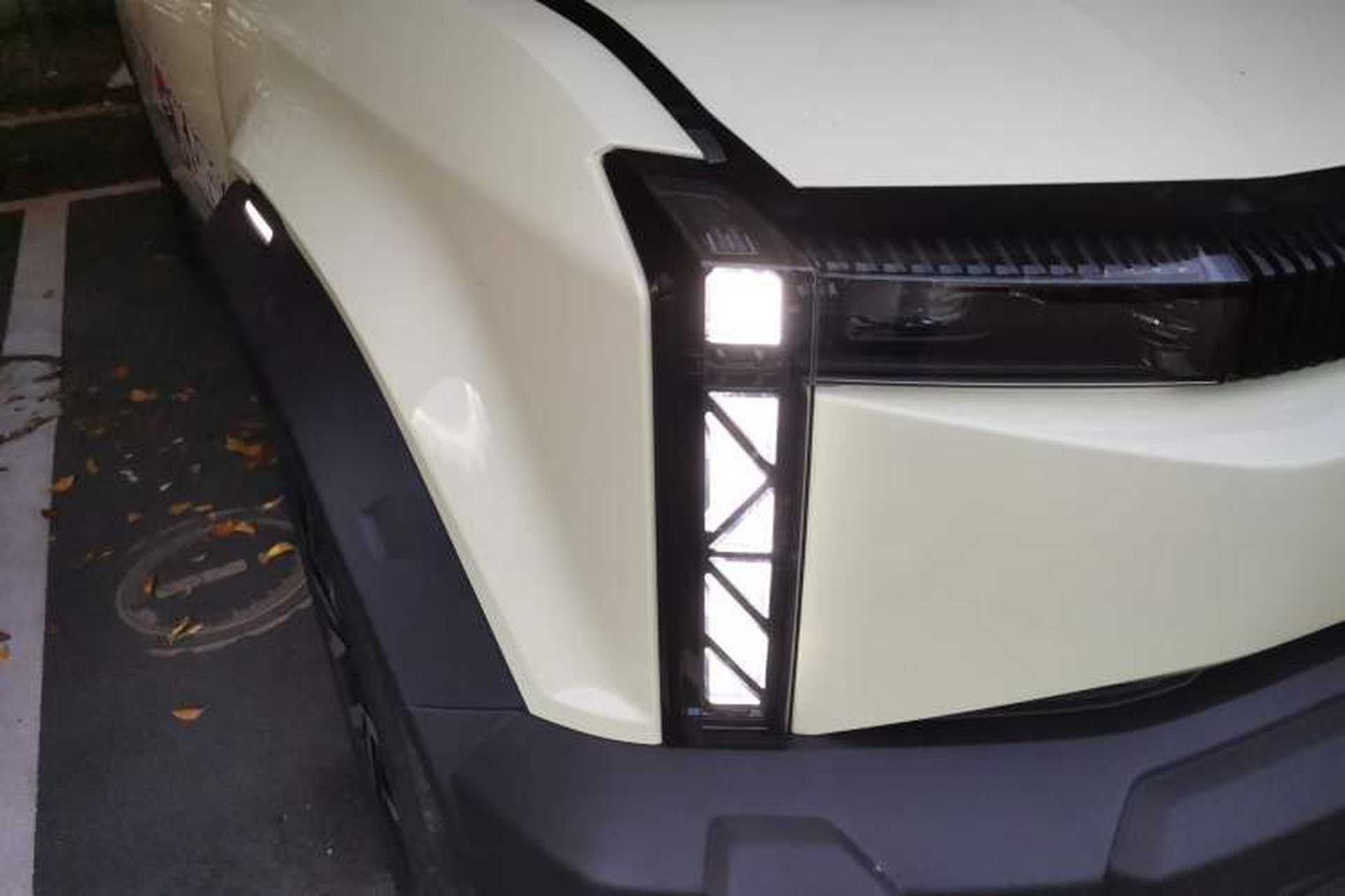 Used iCAR 03 2024 501km Four-wheel Drive Long-range Intelligent Driving Edition Right Front Headlight