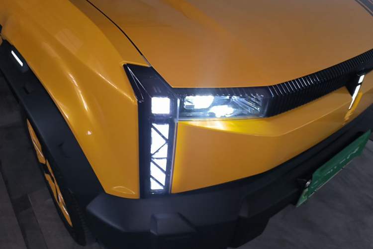 Used iCAR 03 2024 472km Four-Wheel Drive Long-Range Smart Enjoyment Version Right Front Headlight
