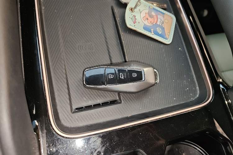 Used iCAR 03T 2024 520km Two-Wheel Drive Long-Range Version Vehicle Key