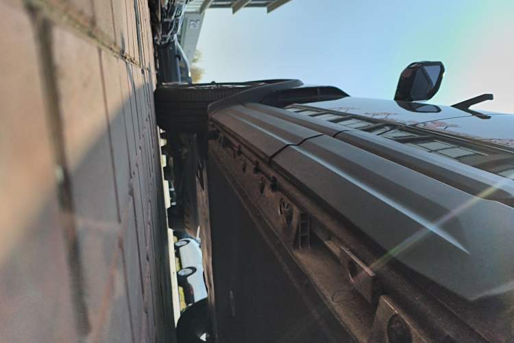 Used iCAR 03T 2024 501km Four-wheel Drive Long-Range Version Left Side Sill