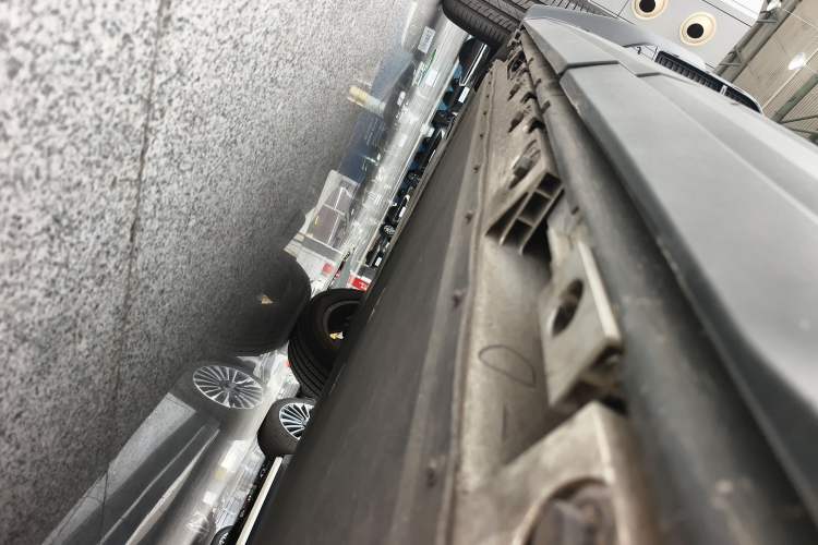 Used iCAR 03T 2024 501km Four-wheel Drive Long-Range Version Left Side Sill