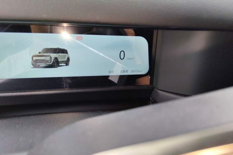 Used iCAR 03T 2024 501km Four-wheel Drive Long-Range Version Odometer Close Up