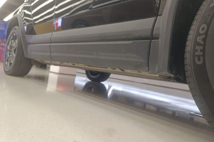 Used iCAR 03T 2024 501km Four-wheel Drive Long-Range Version Right Side Sill