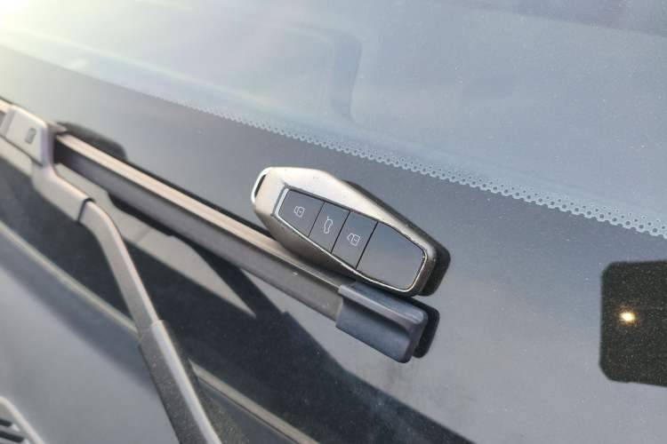 Used iCAR 03T 2024 501km Four-wheel Drive Long-Range Version Vehicle Key