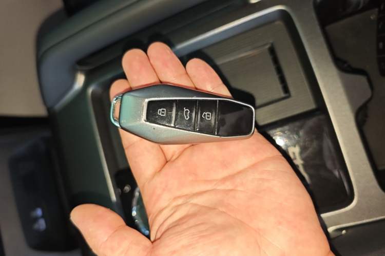 Used iCAR 03T 2024 501km Four-wheel Drive Long-Range Version Vehicle Key