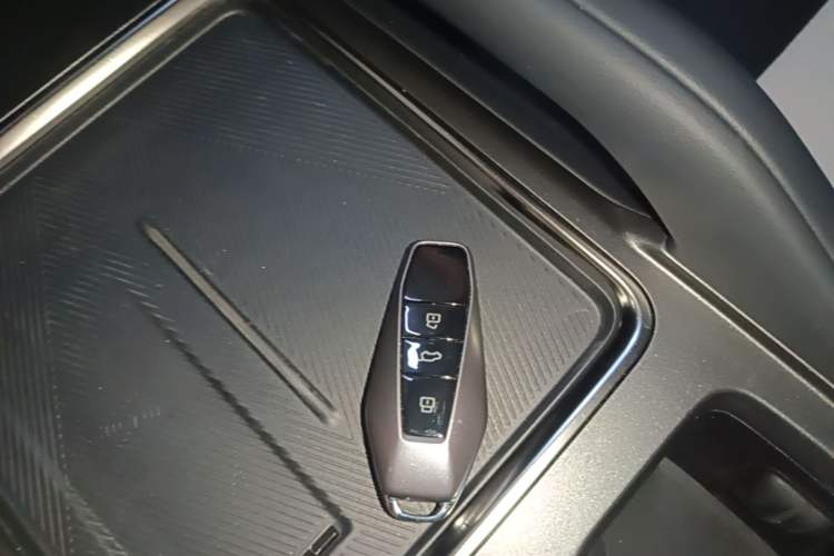 Used iCAR 03T 2024 520km Two-Wheel Drive Long-Range Version Vehicle Key