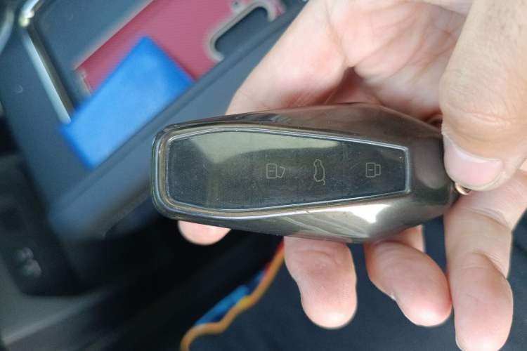 Used iCAR 03T 2024 520km Two-Wheel Drive Long-Range Version Vehicle Key