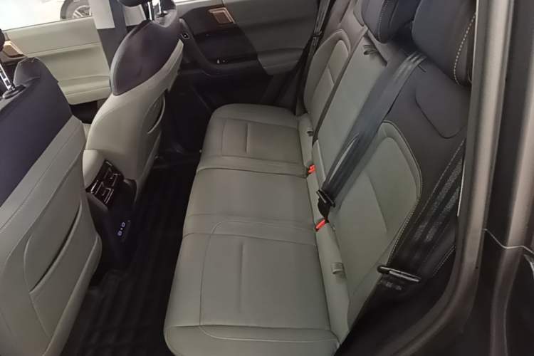 Used iCAR 03T 2024 520km Two-Wheel Drive Long-Range Version Left Rear Seat