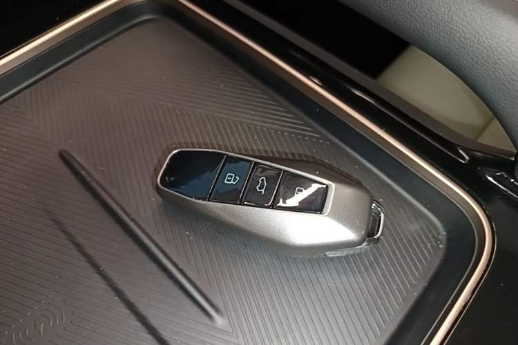 Used iCAR 03T 2024 520km Two-Wheel Drive Long-Range Version Vehicle Key