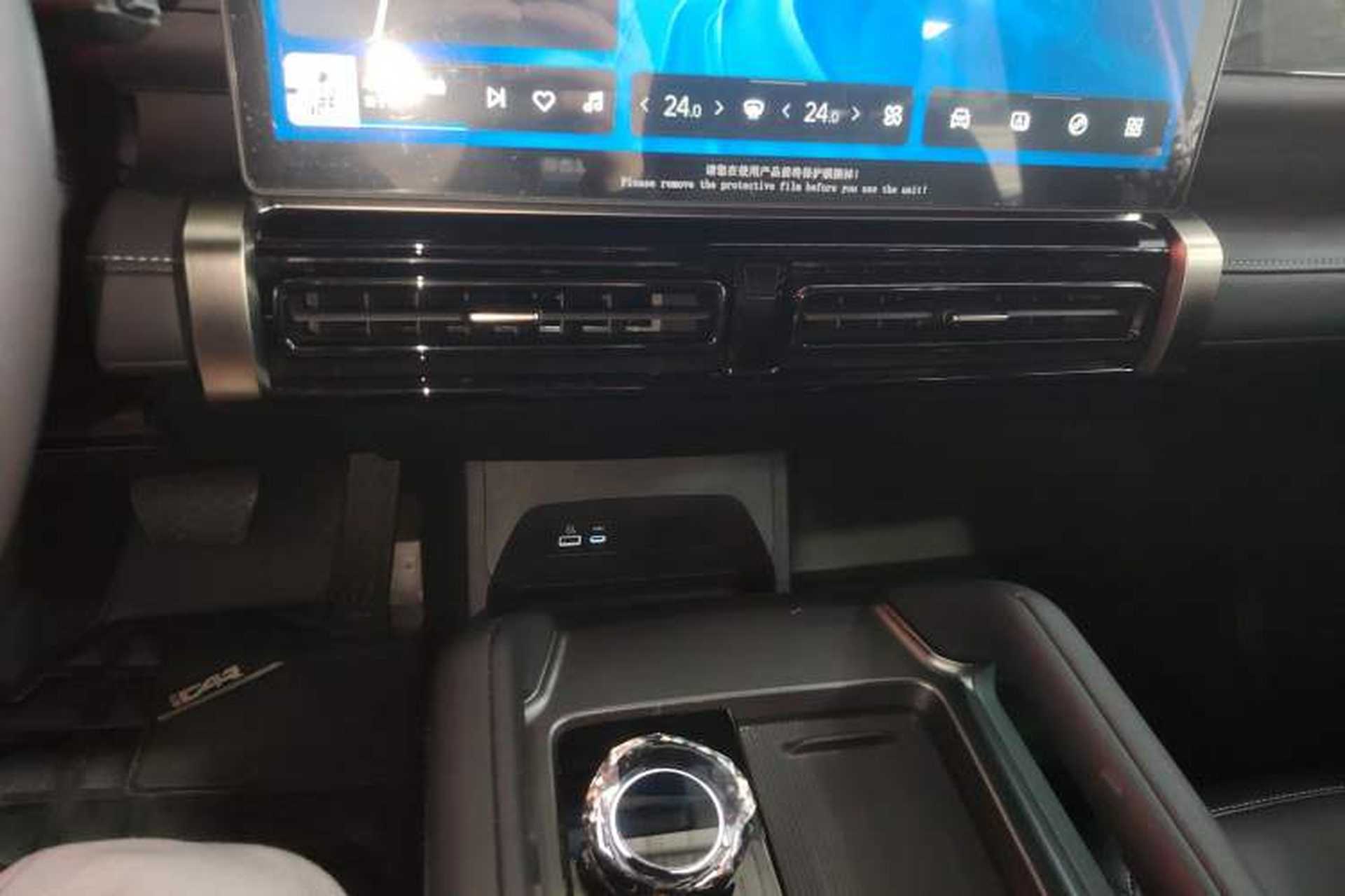 Used iCAR 03T 2024 501km Four-wheel Drive Long-Range Version Audio And AC Panel