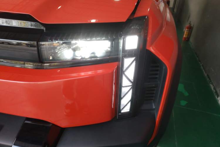 Used iCAR 03T 2024 501km Four-wheel Drive Long-Range Version Left Front Headlight