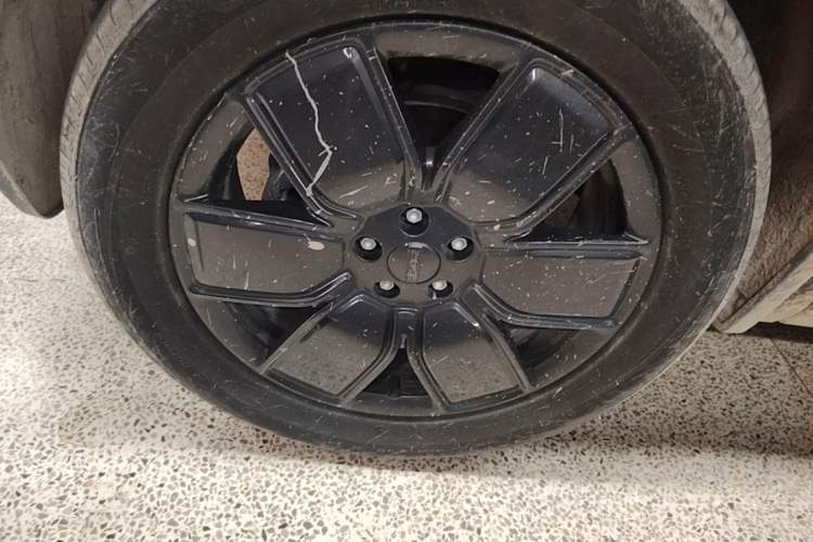 Used iCAR 03T 2024 501km Four-wheel Drive Long-Range Version Left Front Wheel Hub