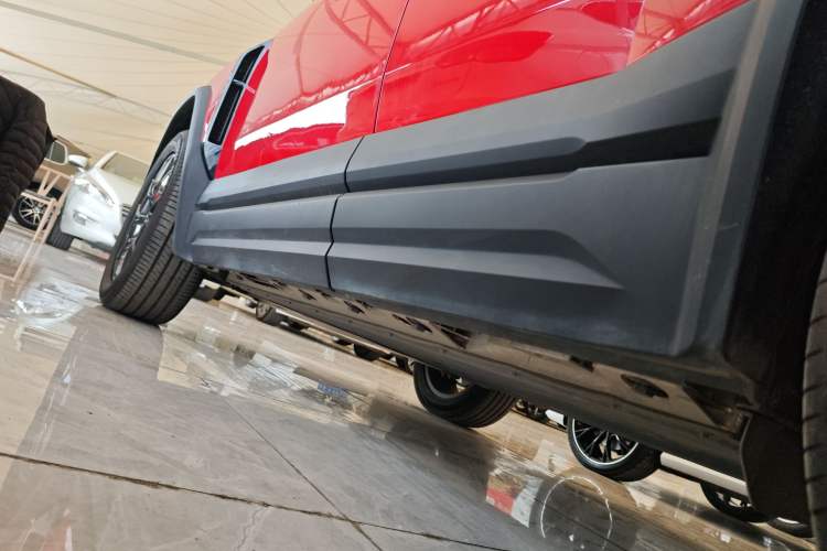 Used iCAR 03T 2024 501km Four-wheel Drive Long-Range Version Left Side Sill
