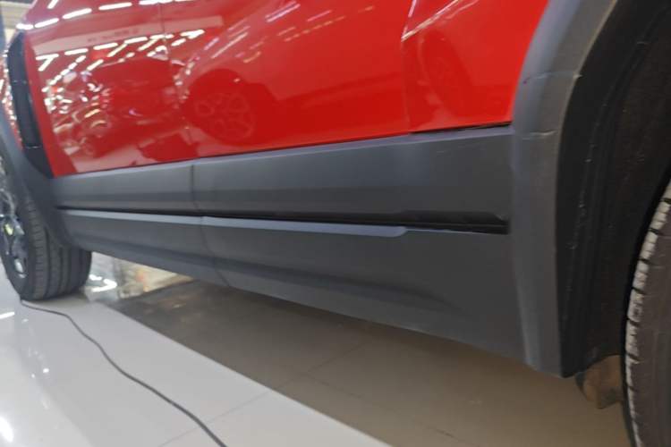 Used iCAR 03T 2024 501km Four-wheel Drive Long-Range Version Left Side Sill