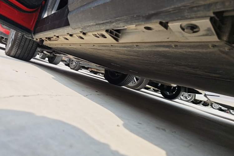 Used iCAR 03T 2024 501km Four-wheel Drive Long-Range Version Left Side Sill