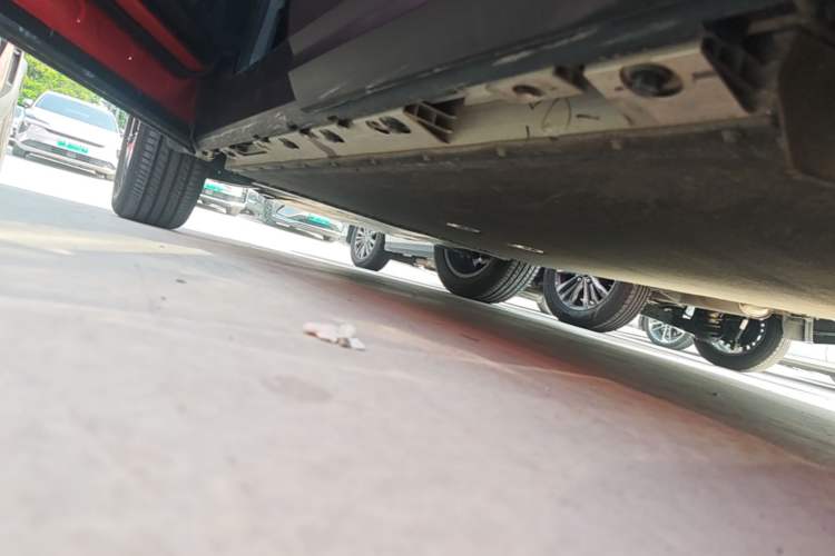 Used iCAR 03T 2024 501km Four-wheel Drive Long-Range Version Left Side Sill