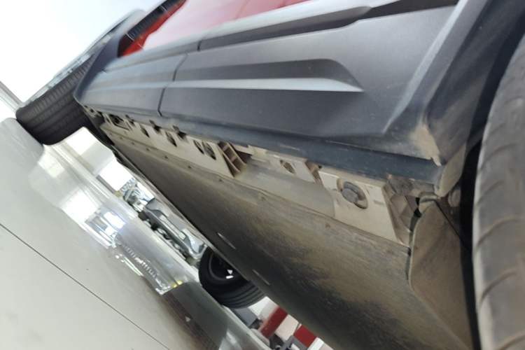 Used iCAR 03T 2024 501km Four-wheel Drive Long-Range Version Left Side Sill