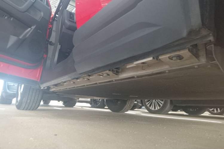 Used iCAR 03T 2024 520km Two-Wheel Drive Long-Range Version Left Side Sill