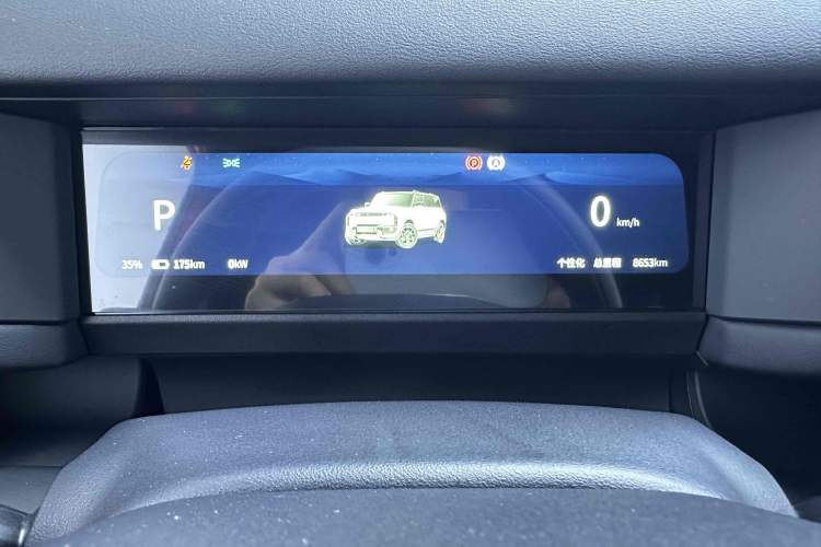 Used iCAR 03T 2024 501km Four-wheel Drive Long-Range Version Odometer Close Up