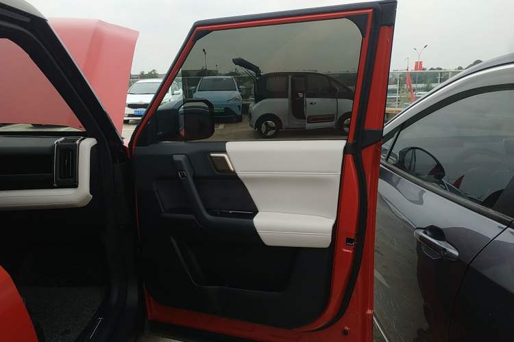 Used iCAR 03T 2024 501km Four-wheel Drive Long-Range Version Right Front Door Interior