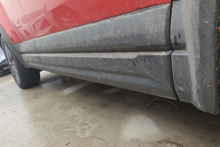 Used iCAR 03T 2024 501km Four-wheel Drive Long-Range Version Right Side Sill