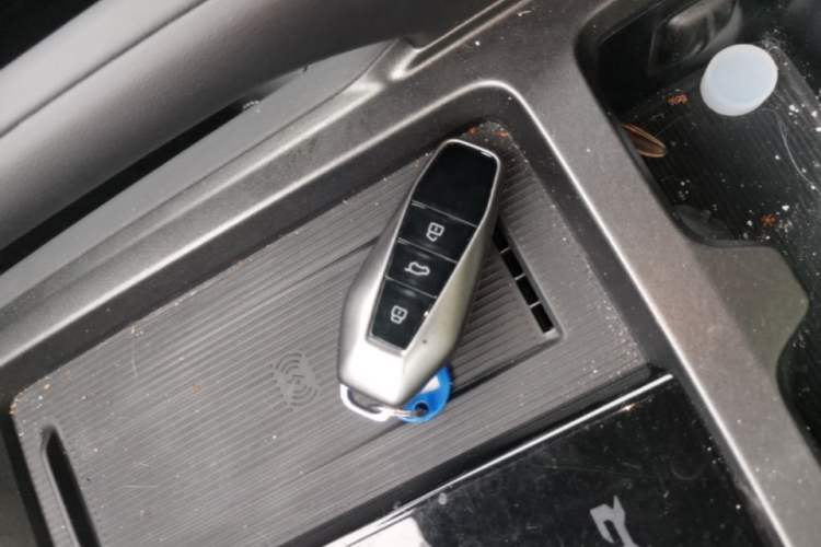 Used iCAR 03T 2024 501km Four-wheel Drive Long-Range Version Vehicle Key